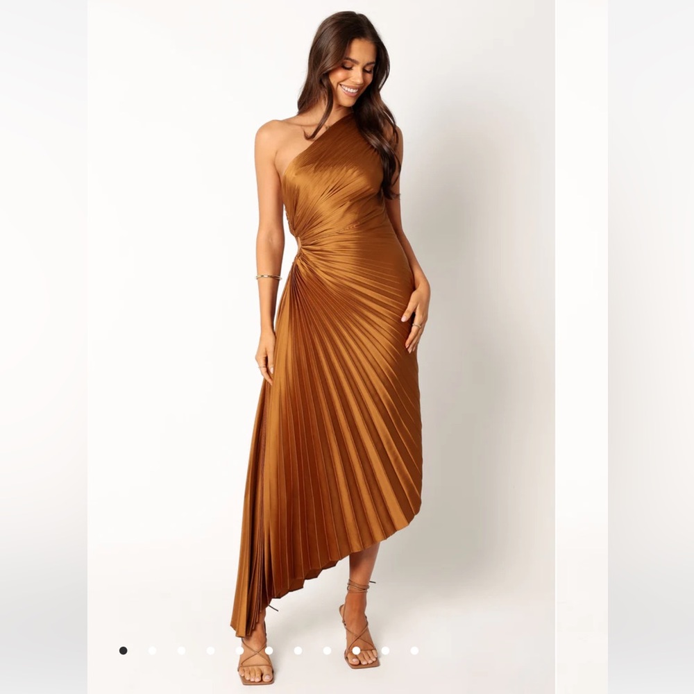 Petal & Pup Kleo One Shoulder Midi Dress in Golden Ochre 💛